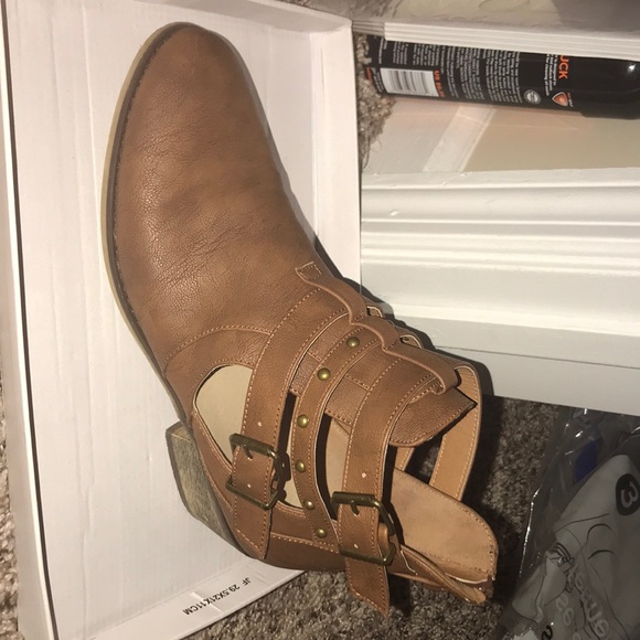 Ankle booties - Picture 3 of 3